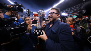 Chức vô địch đẫm nước mắt: Cha giành cúp, hoàn thành di nguyện của con trai